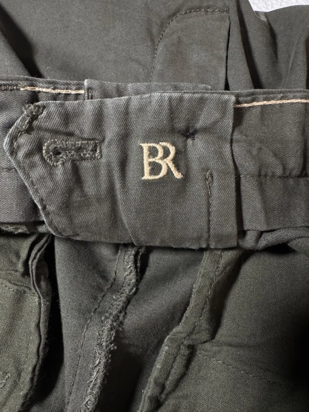 Banana Republic lived-in Men’s Olive Chinos - Classic Straight Fit